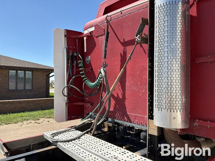 1995-freightliner-fld112-image-11