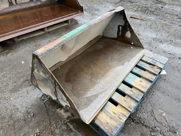 toro-48"-gp-bucket-image-2