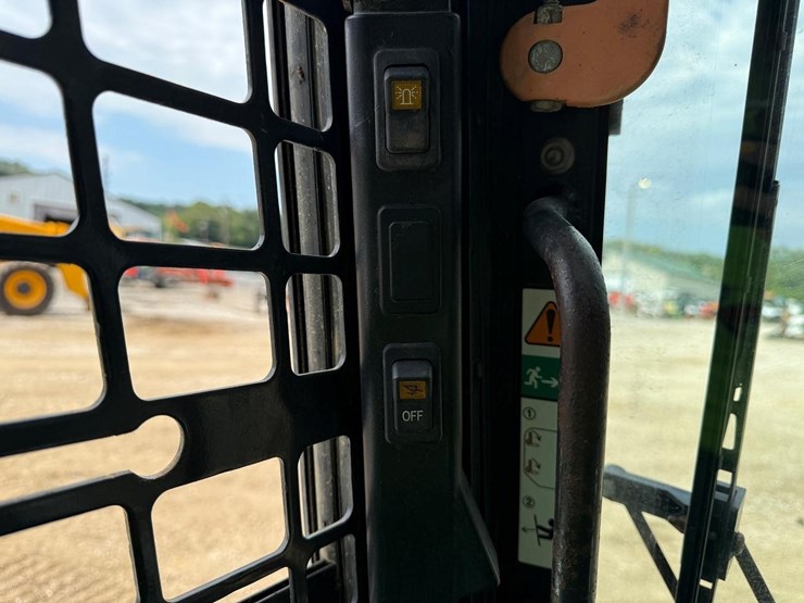 2020-bobcat-t595-image-26