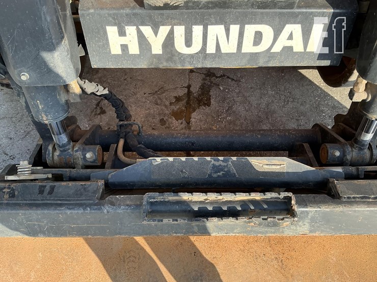 2024-hyundai-ht100v-image-12