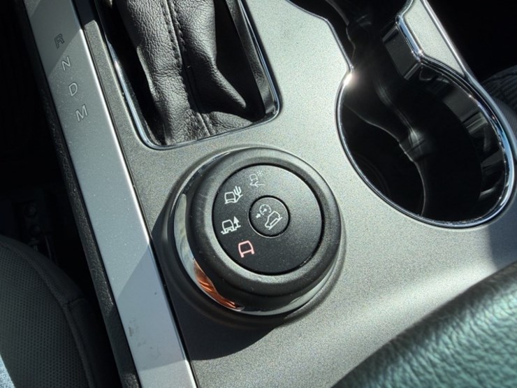 2015-ford-explorer-xlt-image-29