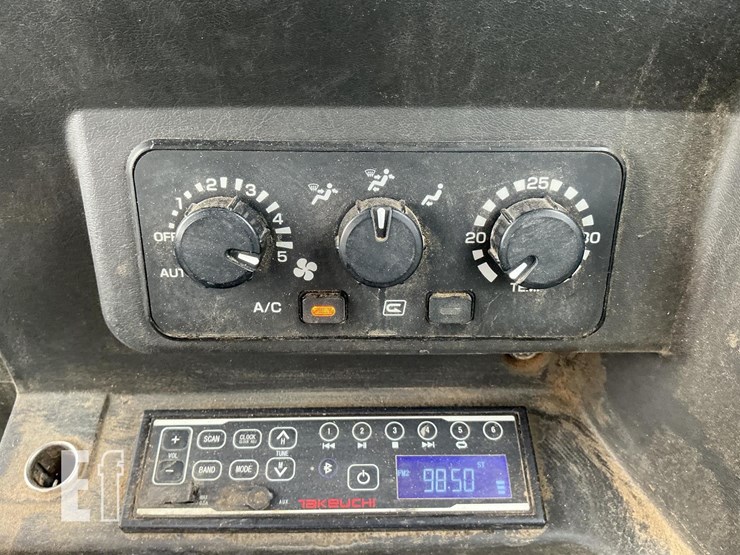 2021-takeuchi-tb290-image-15