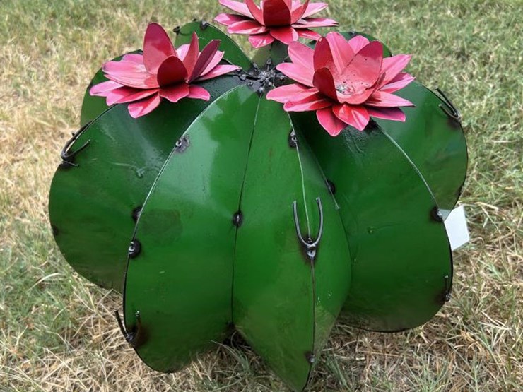 #124-•-metal-art---medium-cactus-w/pink-flowers-image-1