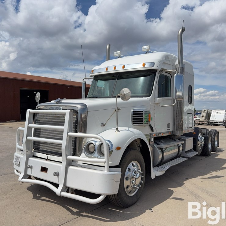 2012 FREIGHTLINER CORONADO 132