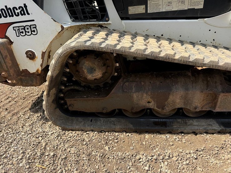 2020-bobcat-t595-image-13