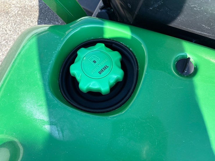 2022-john-deere-14-image-16