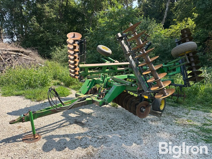john-deere-630-image-1