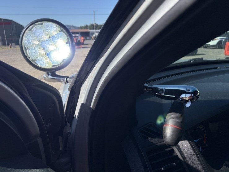 2016-ford-explorer-image-33