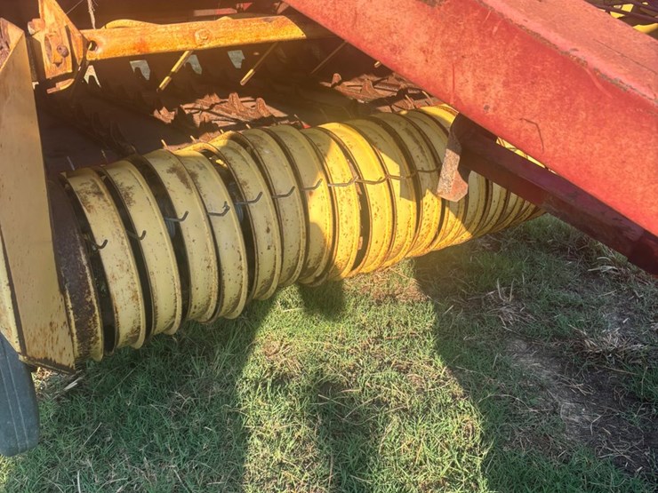 new-holland-845-image-2