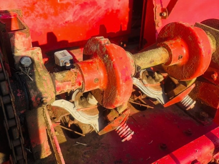 massey-ferguson-124-image-5