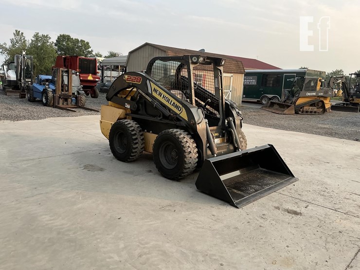 2016-new-holland-l228-image-6