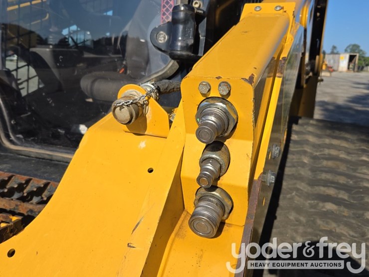 2022-caterpillar-279d3-image-17
