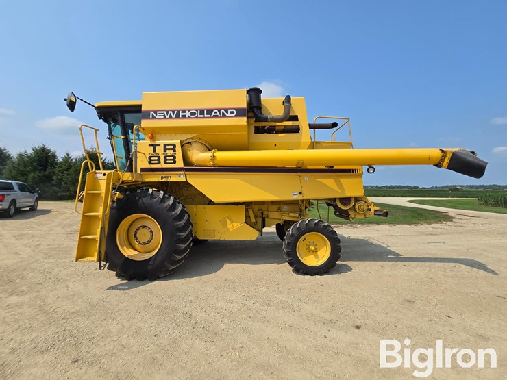 1996-new-holland-tr88-image-8