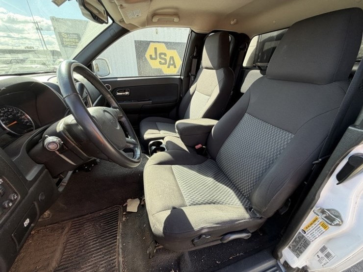2012-chevrolet-colorado-lt-image-22