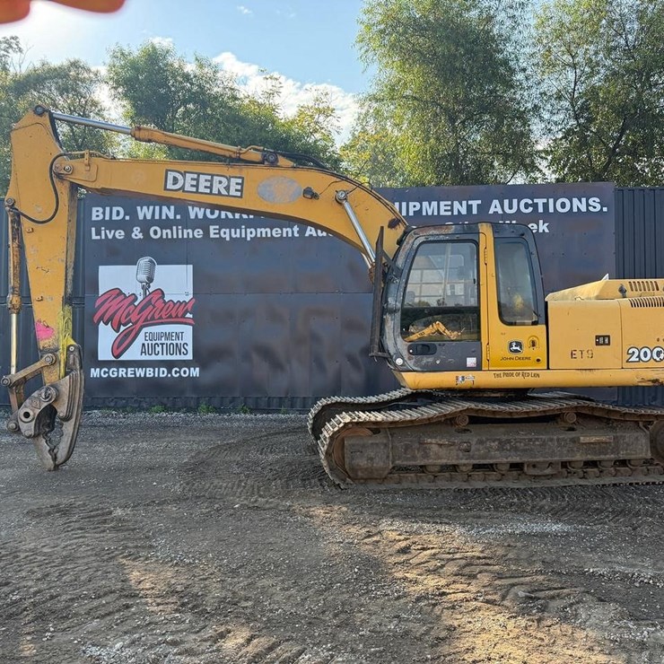 DEERE 200C LC