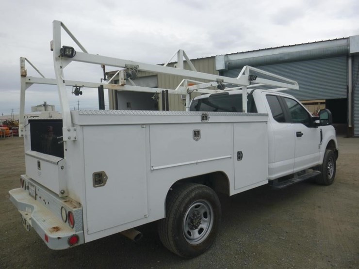 2021-ford-f350-image-3