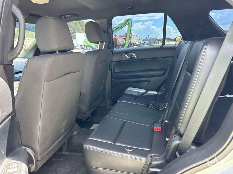 2017-ford-explorer-image-22