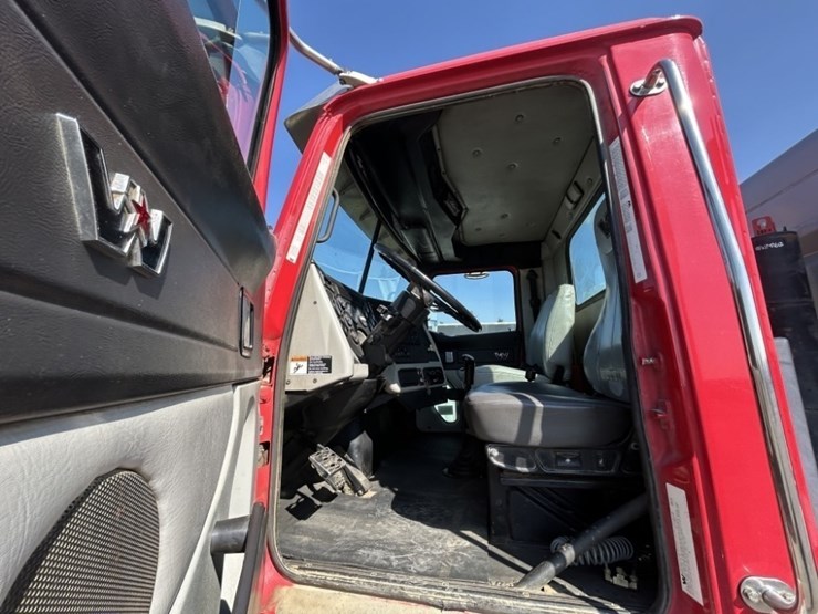 2015-western-star-4900sb-image-18