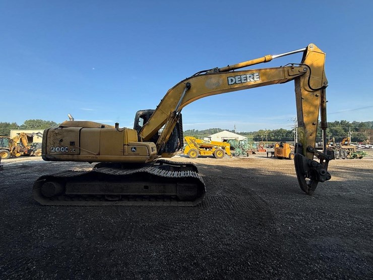 deere-200c-lc-image-5