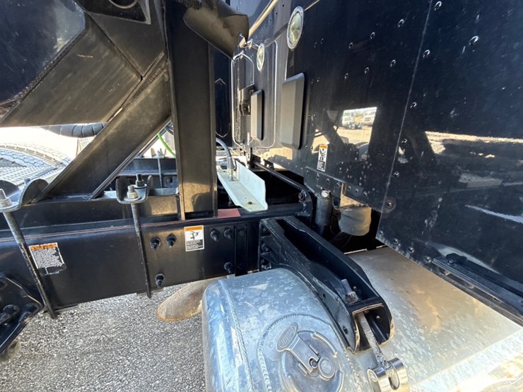 2018-peterbilt-579-image-41