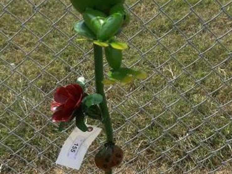 #155-•-metal-art---frog-w/umbrella,-flower-&-lady-bug-image-1