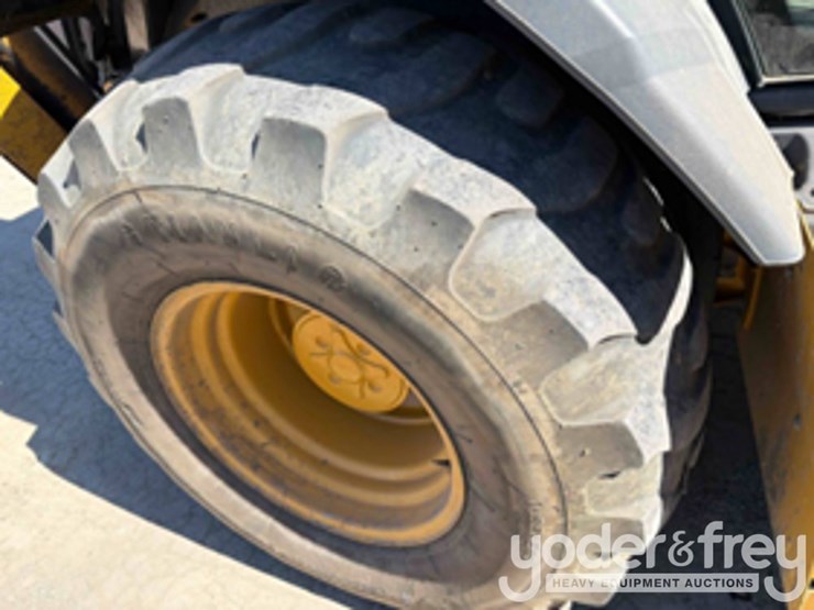 2022-deere-410l-image-9