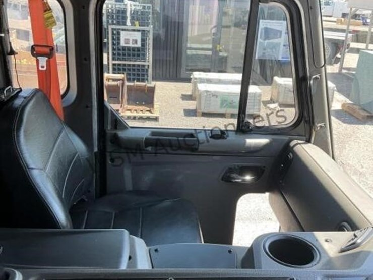 2018-peterbilt-520-image-24