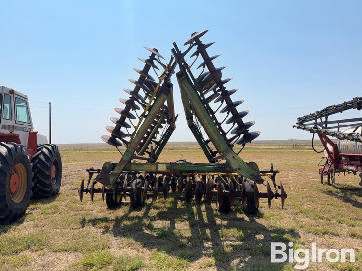 john-deere-330-image-6