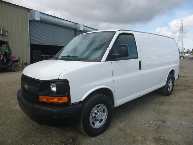 2010-chevrolet-express-2500-image-1