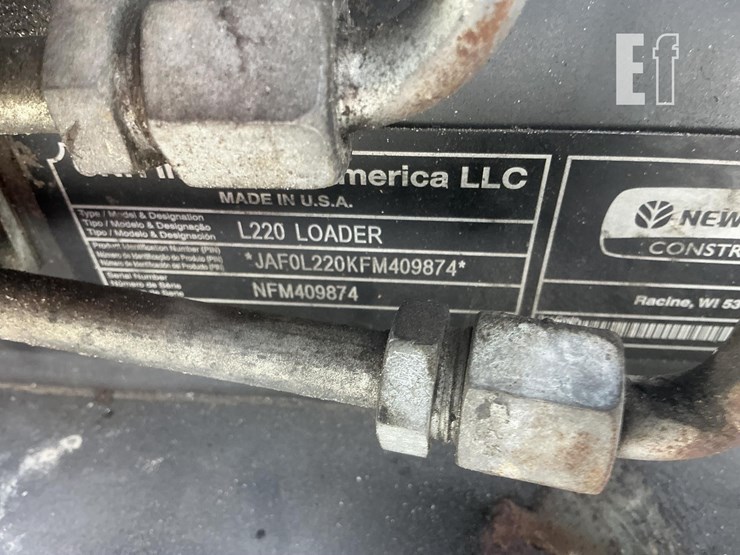 2015-new-holland-l220-image-17