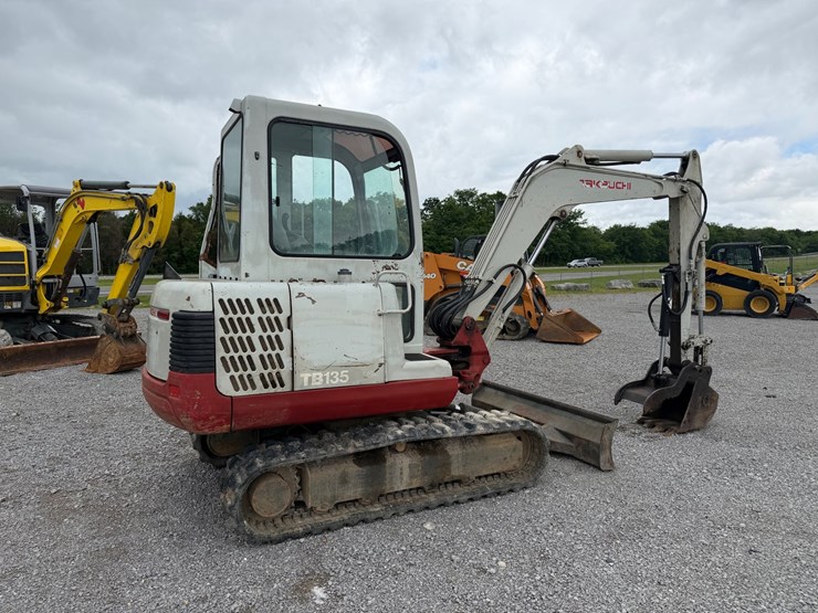 2007-takeuchi-tb135-image-3