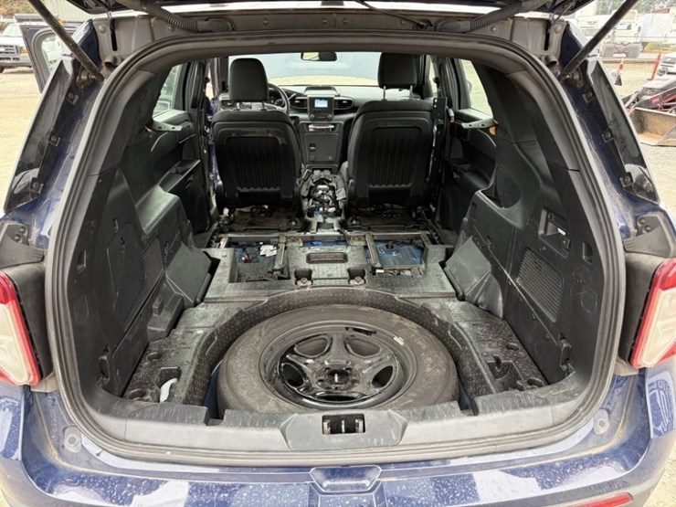 2020-ford-explorer-image-19