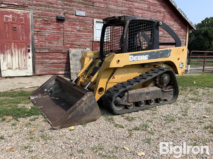 2006-deere-ct322-image-1