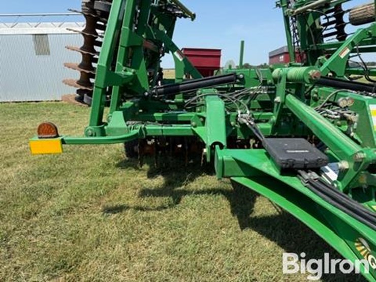 2017-great-plains-2400tm-image-17