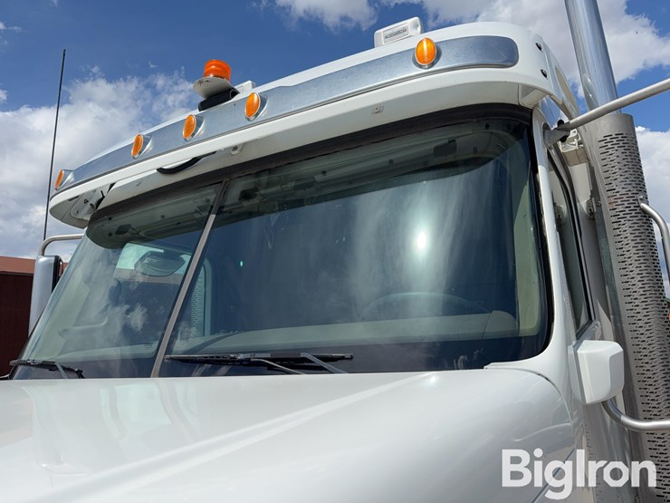 2013-freightliner-coronado-132-image-19