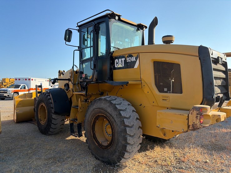 2015-caterpillar-924k-image-6