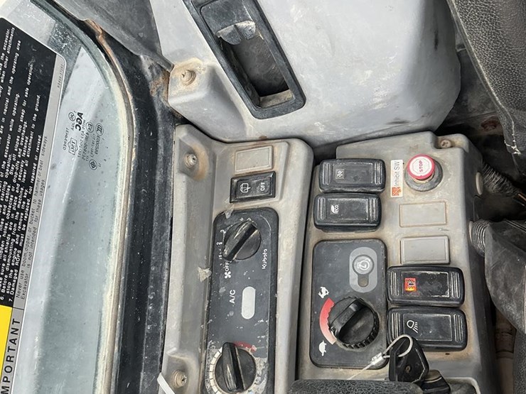 2014-kubota-kx040-4-image-17