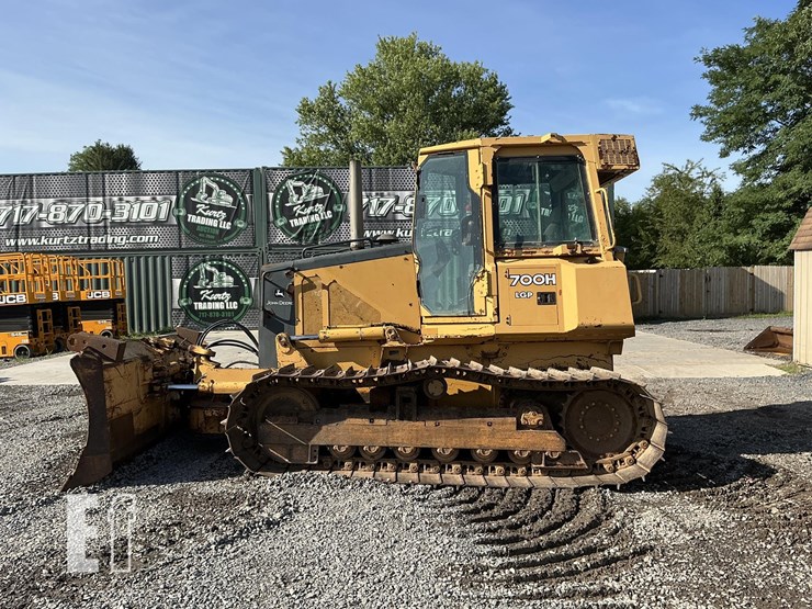 2005-deere-700h-lgp-image-1