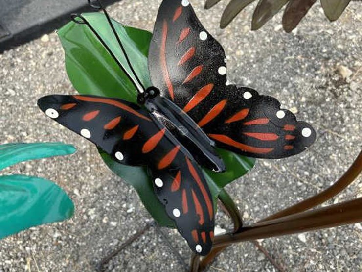 #165-•-metal-art---large-flower-arrangment-w/butterfly-image-3