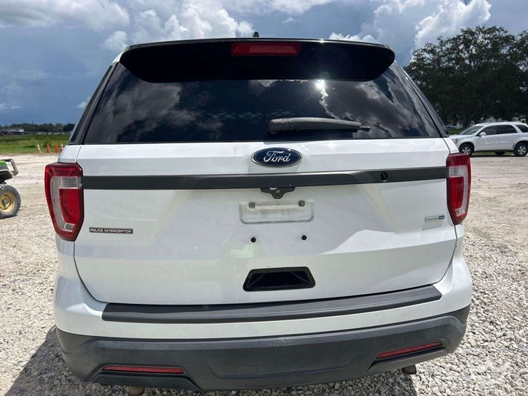 2018-ford-explorer-image-23