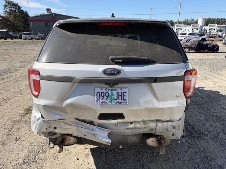 2016-ford-explorer-image-5