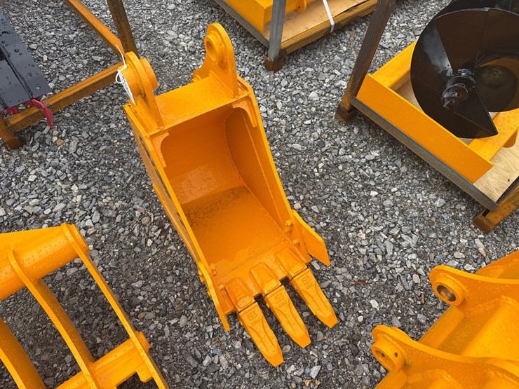 caterpillar-305-image-1