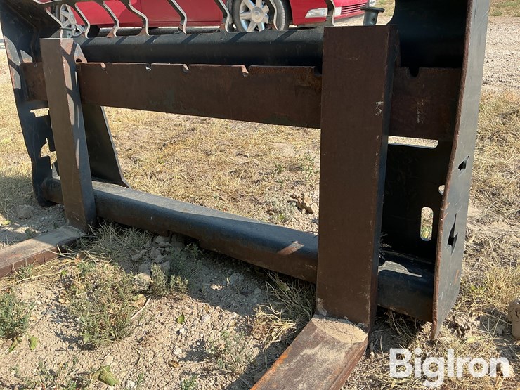 bobcat-pallet-forks-image-19