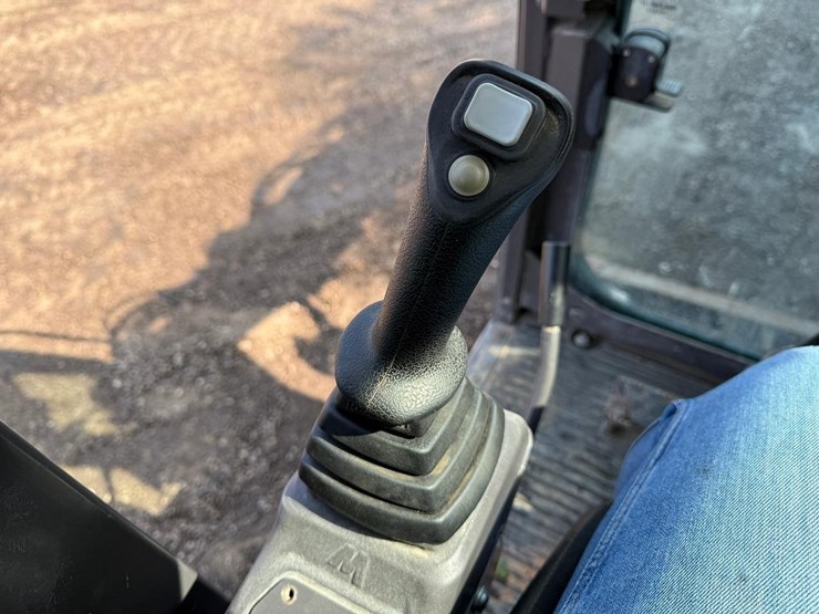 2019-mecalac-6mcr-image-28