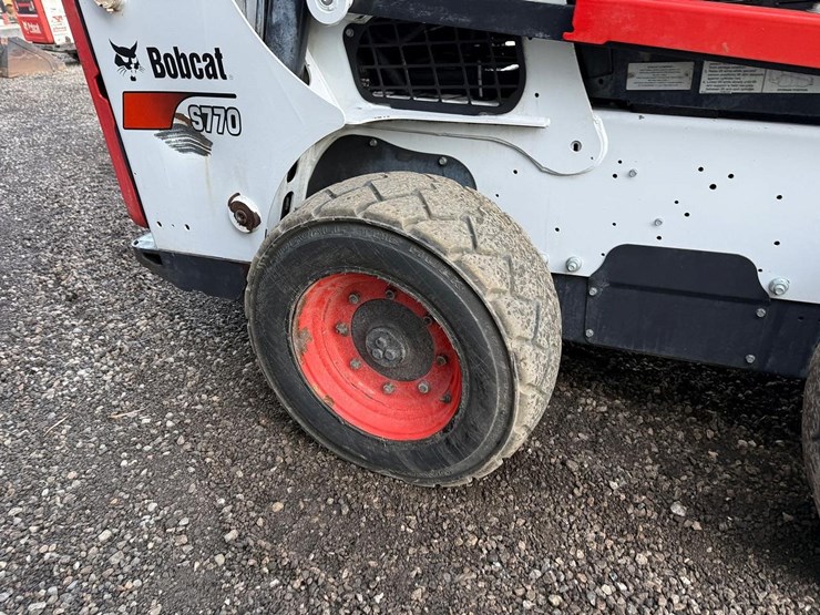 2023-bobcat-s770-image-13
