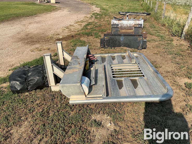 merritt-headache-rack-w/chains-and-tarp-image-8