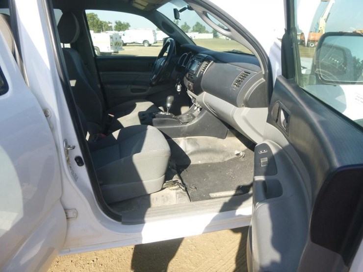 2013-toyota-tacoma-image-17