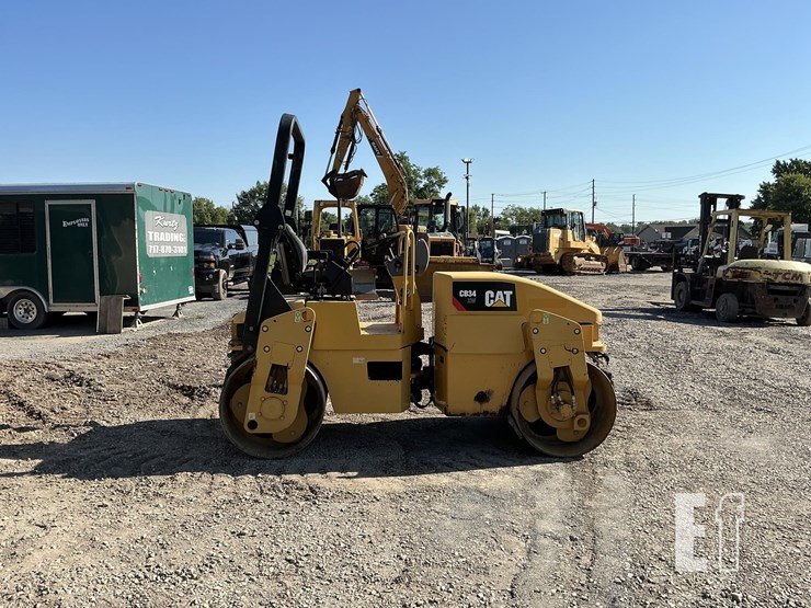 2010-caterpillar-cb34xw-image-5