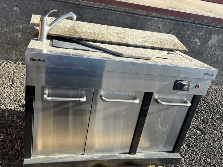 #206-•-5---piece-char-broil-medallion-outdoor-kitchen-image-11