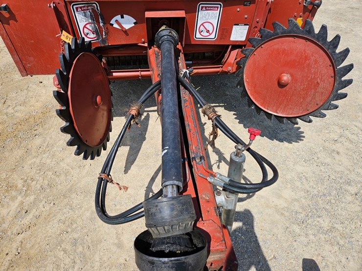 hesston-550-image-10